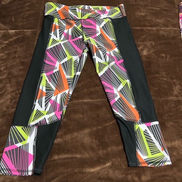 Bundle deal. 6 Woman’s size medium bundle of Fabletics - Picture 5 of 14